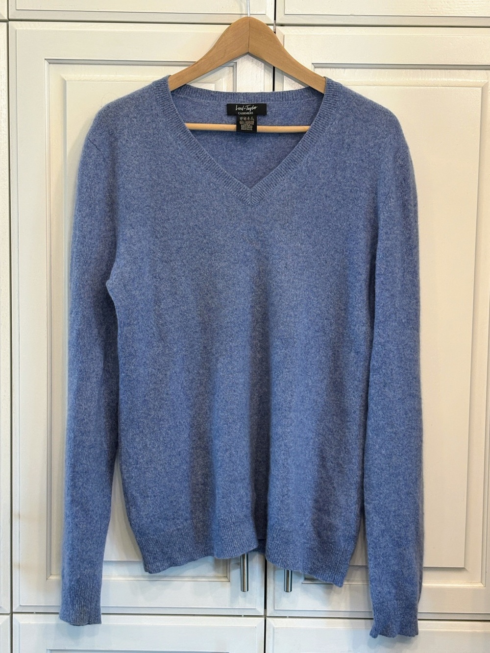 LADIES LORD & TAYLOR 100% CASHMERE V-NECK SWEATER size XL